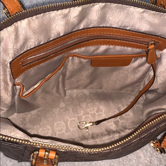 MICHAEL KORS TOTE - Picture 3 of 3
